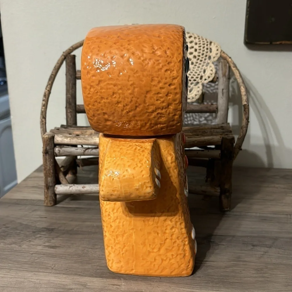 VINTAGE PRE OWNED GINGERBREAD MAN COOKIE JAR 9.5